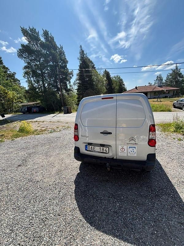 Begagnad Citroën Berlingo 90 HK (66 kW) 2013 Minibuss