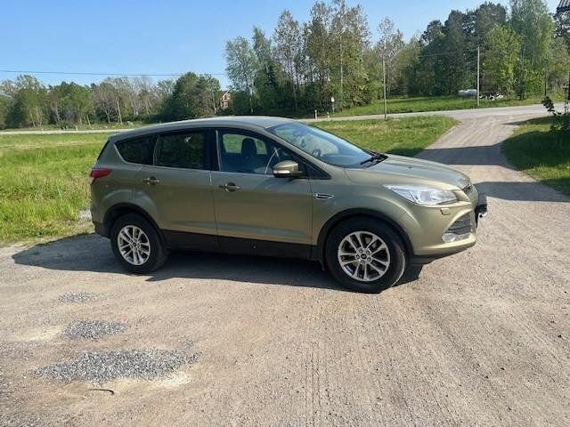 Brun Begagnad 2013 Ford Kuga SUV | 68 000 kr (Marknadspris) - Bild 1/4