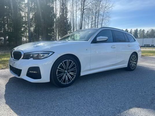 Vit Begagnad 2020 BMW 320 M Sport Kombi | 359 900 kr (Dyr) - Bild 1/4