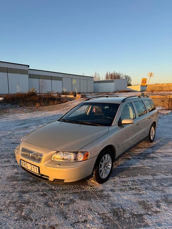 Begagnad 2006 Volvo V70 Kombi | 30 000 kr (Lite dyr) - Bild 1/4