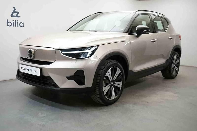Grå Begagnad 2023 Volvo XC40 Single Motor SUV | 354 900 kr - Bild 1/1