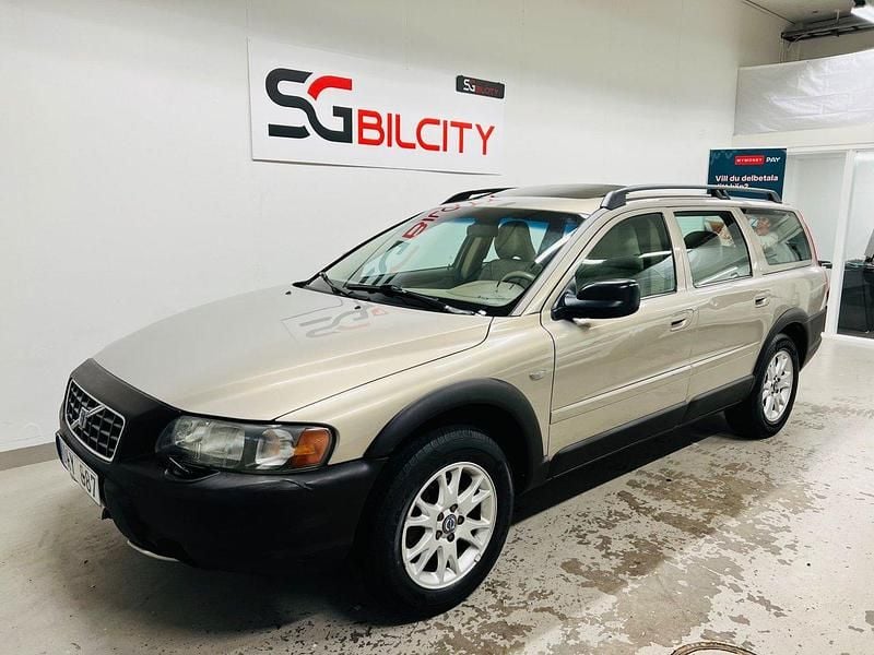 Ljusbrun Begagnad 2001 Volvo XC70 SUV | 44 900 kr (Lite dyr) - Bild 1/4