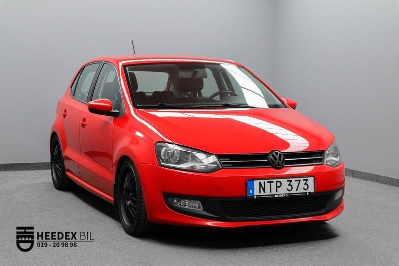 Röd Begagnad 2009 VW Polo Halvkombi | 62 800 kr (Marknadspris) - Bild 1/4