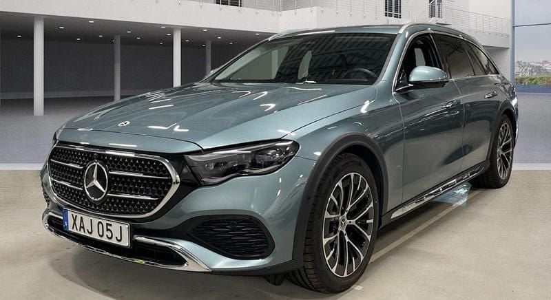 Grön Begagnad 2024 Mercedes E300 Kombi | 739 000 kr - Bild 1/2