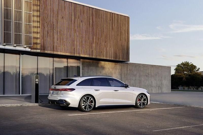 Ny Audi A5 Design 300 HK (220 kW) 2025 Sportkupé