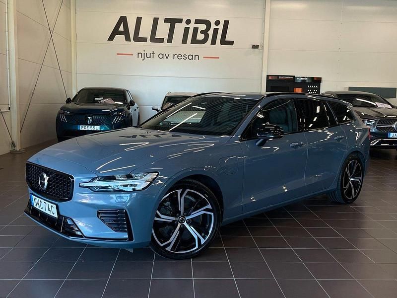 Grå Begagnad 2022 Volvo V60 R-Design Kombi | 384 900 kr (Lite dyr) - Bild 1/3