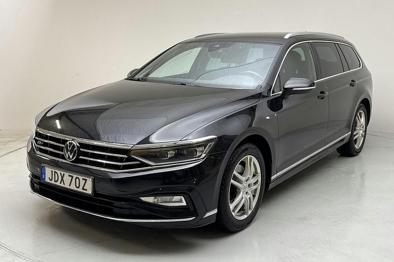 Svart Begagnad 2022 VW Passat | 245 000 kr (Bra pris) - Bild 1/4