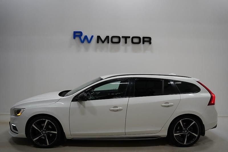 Begagnad Volvo V60 R-Design 180 HK (132 kW) 2013 Vit Kombi