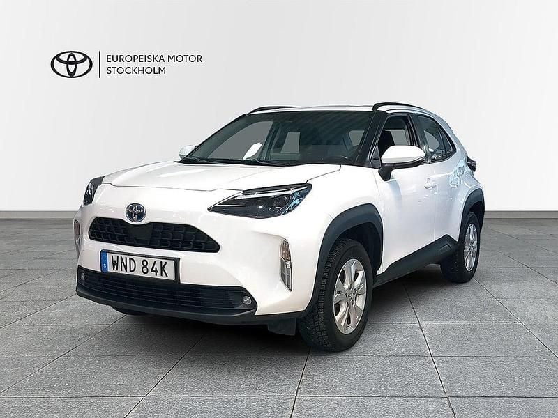 Vit Begagnad 2022 Toyota Yaris Cross Active SUV | 249 900 kr (Marknadspris) - Bild 1/3