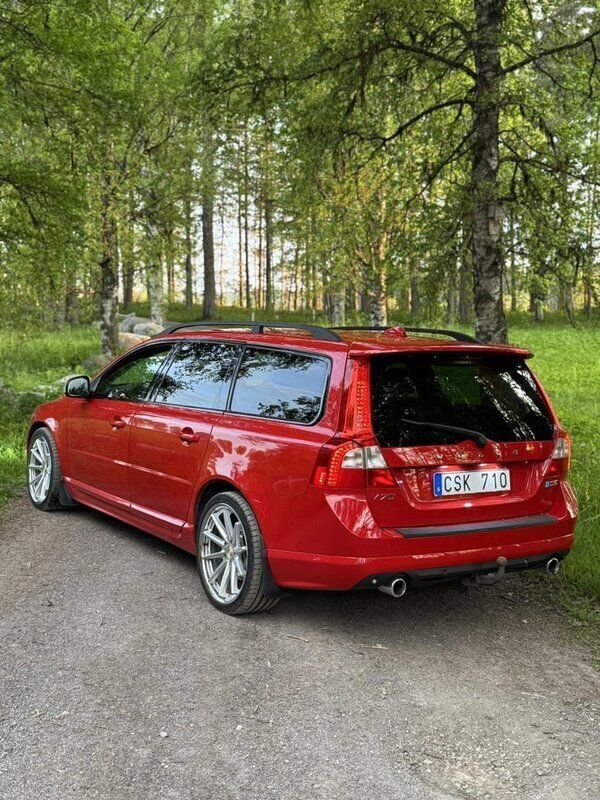 Röd Begagnad 2011 Volvo V70 R-Design Kombi | 110 000 kr (Lite dyr) - Bild 1/4