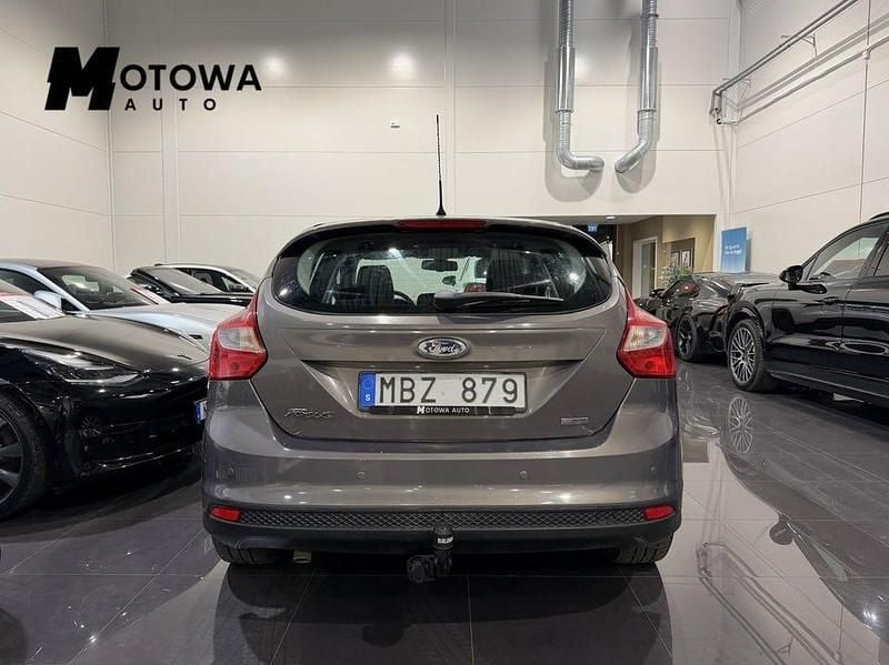 Begagnad Ford Focus Titanium 116 HK (85 kW) 2011 Brun Halvkombi