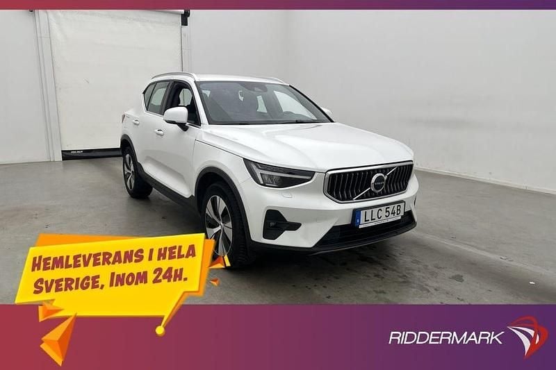 Vit Begagnad 2023 Volvo XC40 Core SUV | 354 900 kr (Dyr) - Bild 1/3
