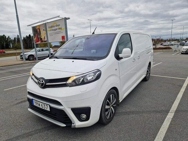 Vit Begagnad 2017 Toyota Proace Van | 150 000 kr (Marknadspris) - Bild 1/4