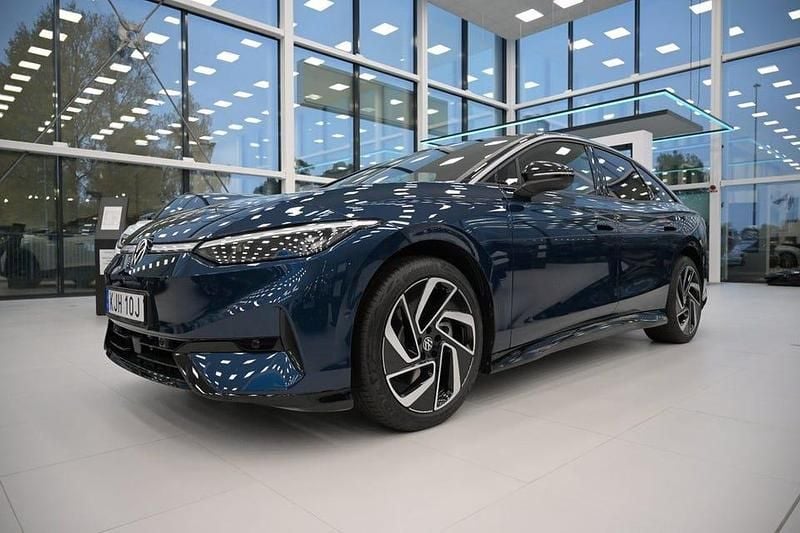 Blå Begagnad 2023 VW ID.7 Comfortline Halvkombi | 599 800 kr (Dyr) - Bild 1/4