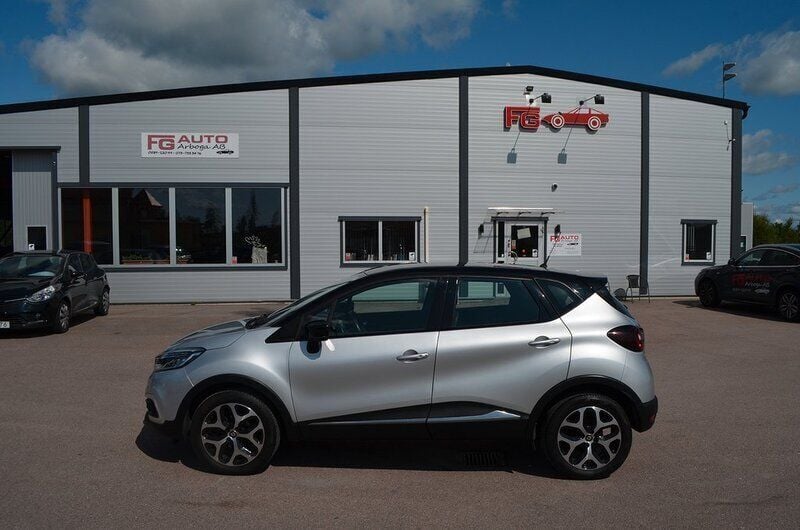 Flerfärgad (silver) Begagnad 2017 Renault Captur SUV | 114 900 kr (Marknadspris) - Bild 1/4