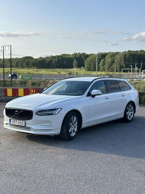 Vit Begagnad 2017 Volvo V90 Business Edition Kombi | 154 900 kr (Marknadspris) - Bild 1/4