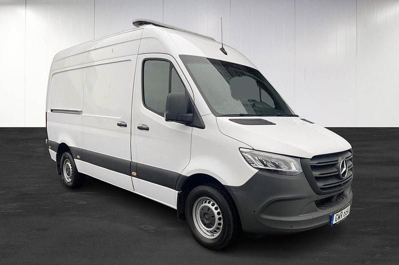Vit (white) Begagnad 2022 Mercedes Sprinter Van | 387 375 kr (Superpris) - Bild 1/4