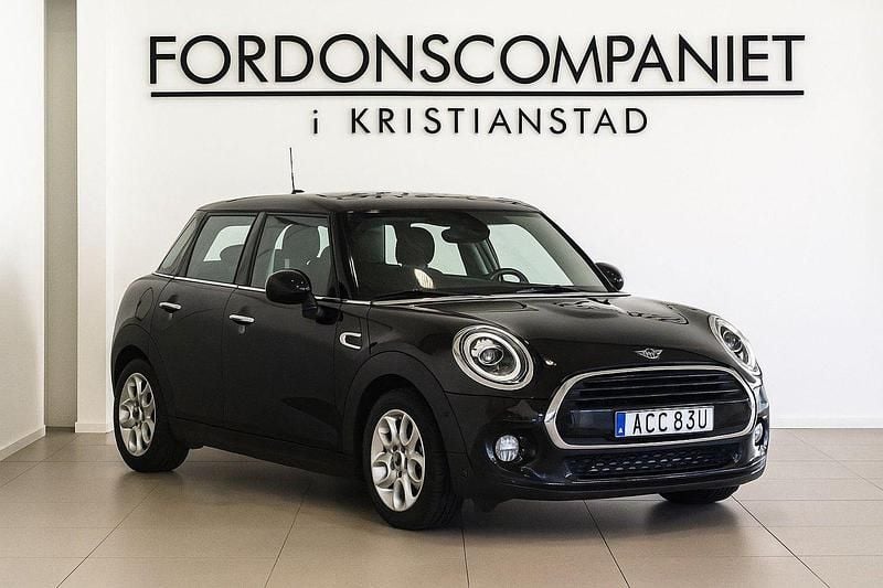 Svart Begagnad 2019 Mini Cooper Pepper Halvkombi | 189 900 kr (Lite dyr) - Bild 1/1