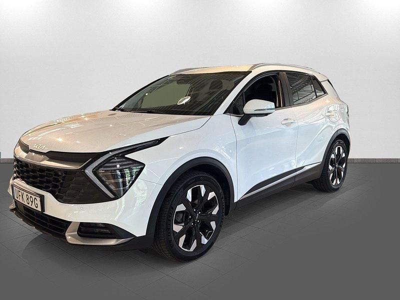 Vit Begagnad 2024 Kia Sportage Advance SUV | 409 000 kr (Marknadspris) - Bild 1/4