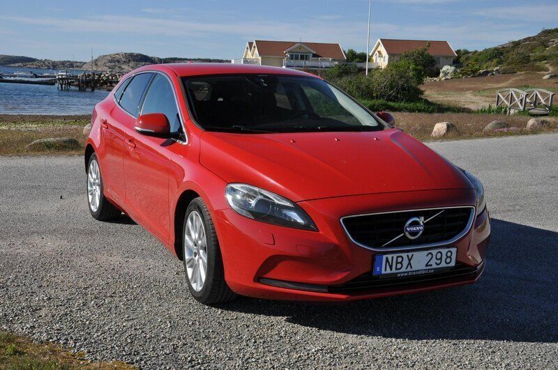 Röd Begagnad 2013 Volvo V40 Momentum Kombi | 85 000 kr (Marknadspris) - Bild 1/4