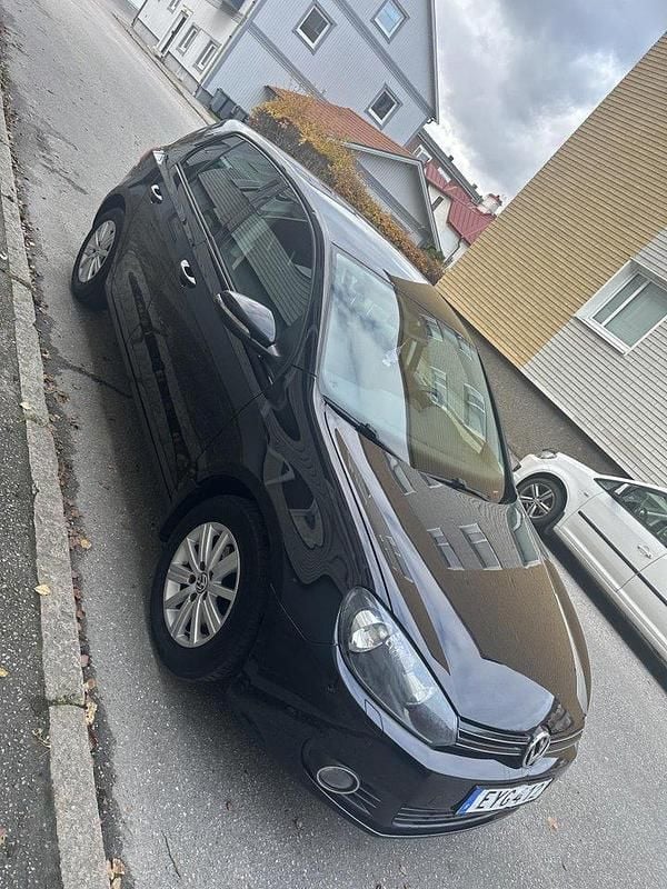 Svart Begagnad 2012 VW Golf VII Halvkombi | 34 500 kr (Marknadspris) - Bild 1/4