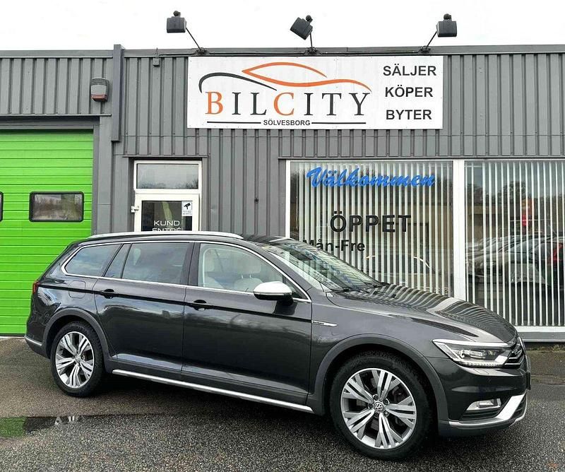 Mörkgrå (grå) Begagnad 2018 VW Passat Alltrack Kombi | 199 900 kr (Bra pris) - Bild 1/4