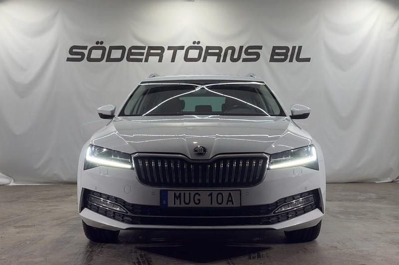 Begagnad Skoda Superb 218 HK (160 kW) 2021 Vit Kombi
