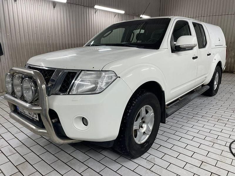 Vit Begagnad 2011 Nissan Navara Pickup | 89 000 kr (Marknadspris) - Bild 1/3
