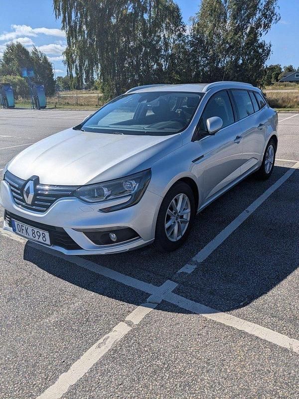 Silver Begagnad 2017 Renault Mégane GrandTour Kombi | 85 000 kr (Marknadspris) - Bild 1/4