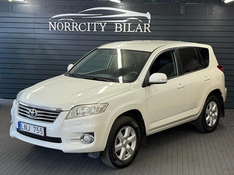 Vit Begagnad 2010 Toyota RAV4 Multidrive S SUV | 89 800 kr (Marknadspris) - Bild 1/4