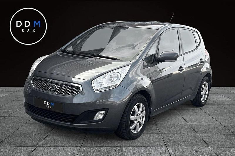 Grå Begagnad 2011 Kia Venga Comfort Halvkombi | 44 900 kr (Marknadspris) - Bild 1/4
