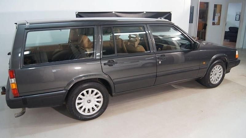 Begagnad Volvo 940 131 HK (96 kW) 1991 Mörkgrå Kombi