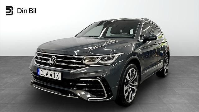 Mörkgrå (dolphin grey metallic) Begagnad 2023 VW Tiguan R-line SUV | 459 900 kr - Bild 1/4