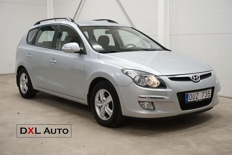 Silver Begagnad 2010 Hyundai i30 Kombi | 73 900 kr (Lite dyr) - Bild 1/4