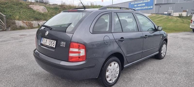 Mörkgrå Begagnad 2007 Skoda Fabia Kombi | 16 900 kr (Marknadspris) - Bild 1/4