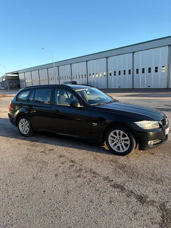 Begagnad BMW 320 184 HK (135 kW) 2012 Kombi