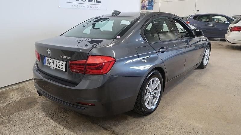 Begagnad BMW 330 Sport Line 252 HK (185 kW) 2017 Grå Sedan