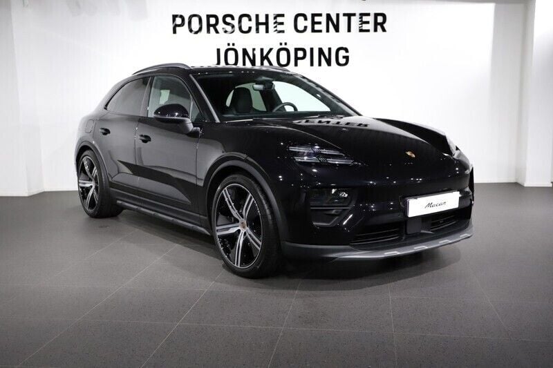 Svart (black) Begagnad 2024 Porsche Macan SUV | 995 000 kr - Bild 1/3
