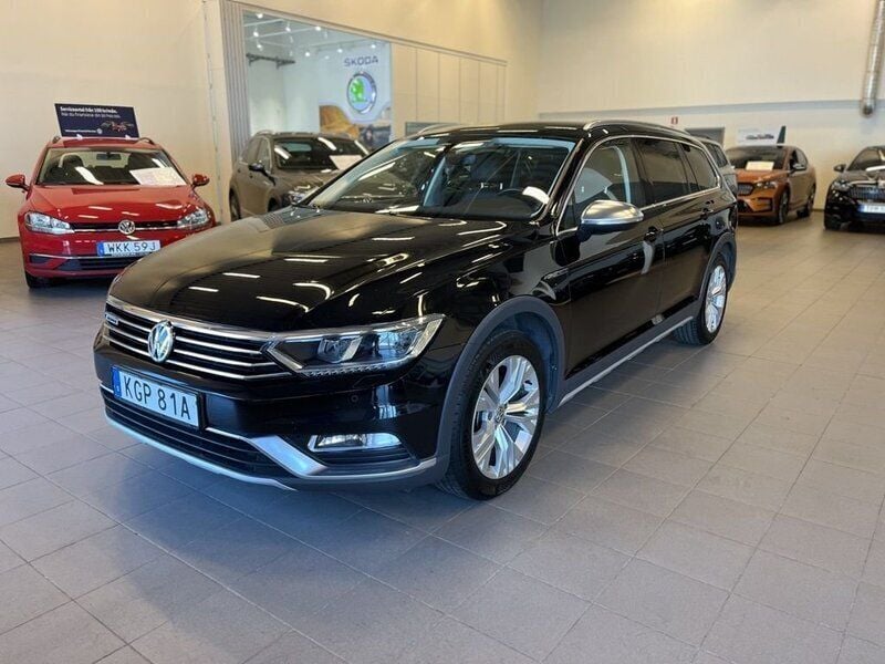 Svart (deep black pearl) Begagnad 2019 VW Passat Alltrack Kombi | 249 900 kr (Bra pris) - Bild 1/4