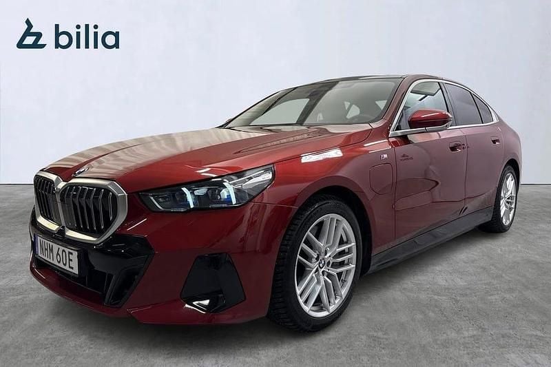 Begagnad BMW 550 M Sport 496 HK (364 kW) 2024 Röd Sedan