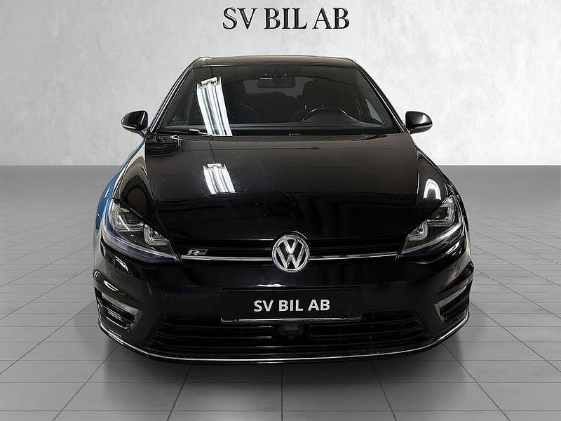 Begagnad VW Golf VII R-line 140 HK (102 kW) 2015 Svart Halvkombi