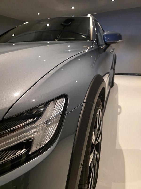 Grå Begagnad 2023 Volvo V60 CC Ultimate Kombi | 475 000 kr (Marknadspris) - Bild 1/4