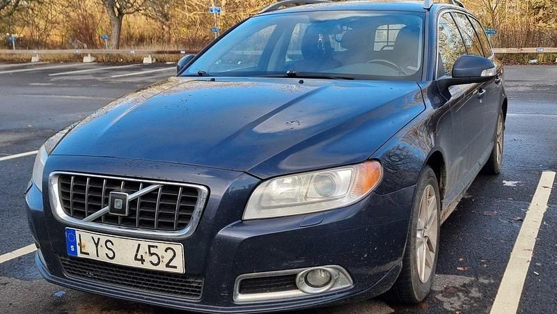 Blå Begagnad 2011 Volvo V70 Summum Kombi | 15 000 kr (Superpris) - Bild 1/4