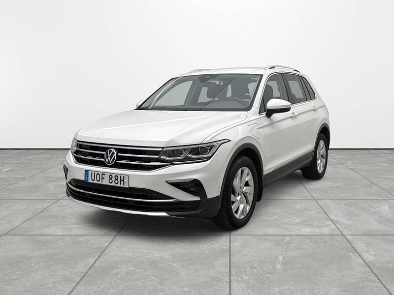Vit Begagnad 2022 VW Tiguan Elegance SUV | 284 900 kr (Superpris) - Bild 1/4