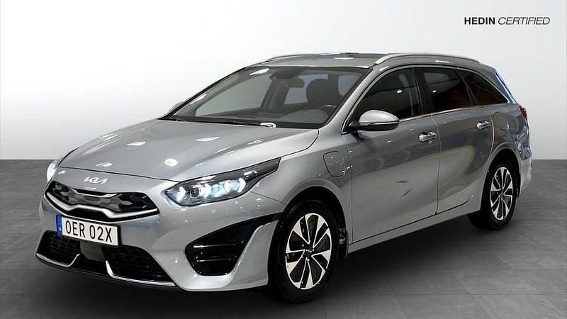 Grå Begagnad 2024 Kia Ceed Advance Halvkombi | 309 900 kr (Marknadspris) - Bild 1/4