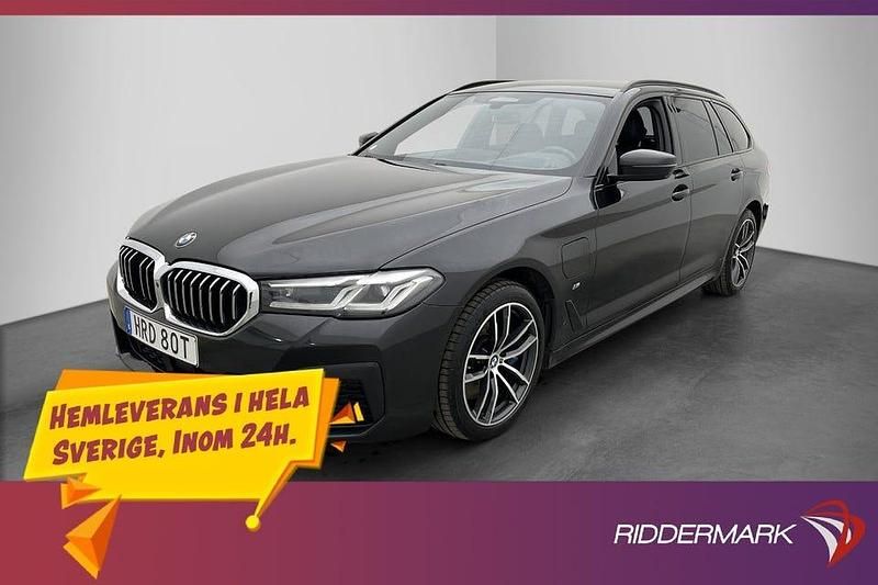 Svart Begagnad 2021 BMW 530 M Sport Kombi | 304 800 kr - Bild 1/3