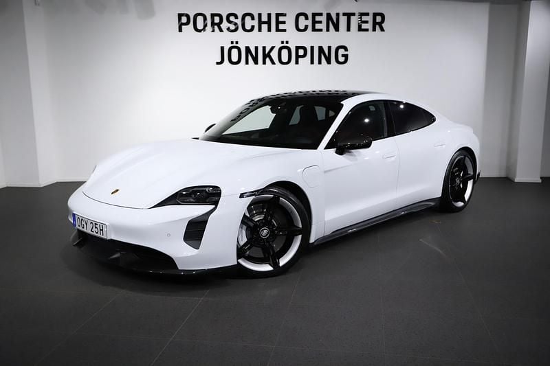 Vit (white) Begagnad 2022 Porsche Taycan 4S Sedan | 849 000 kr (Marknadspris) - Bild 1/4