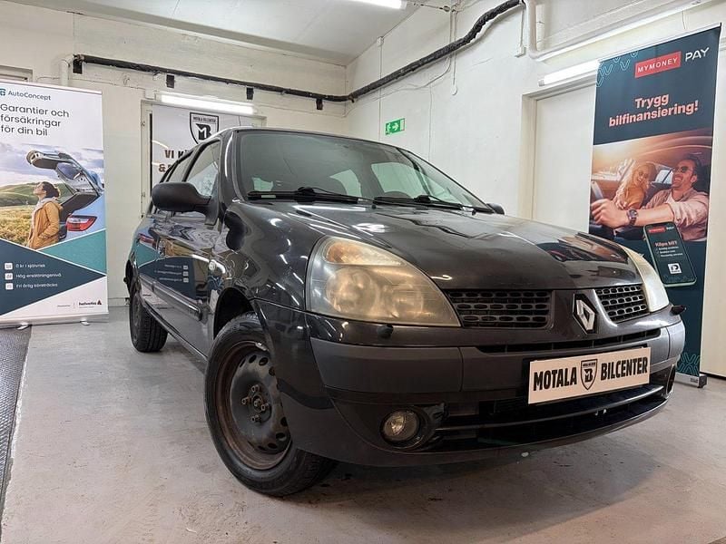 Svart Begagnad 2003 Renault Clio II Expression Halvkombi | 19 500 kr (Marknadspris) - Bild 1/4