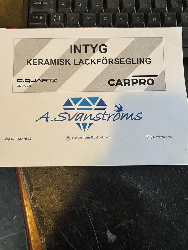 Begagnad Volvo XC40 R-Design 179 HK (131 kW) 2019 Ljusgrå SUV