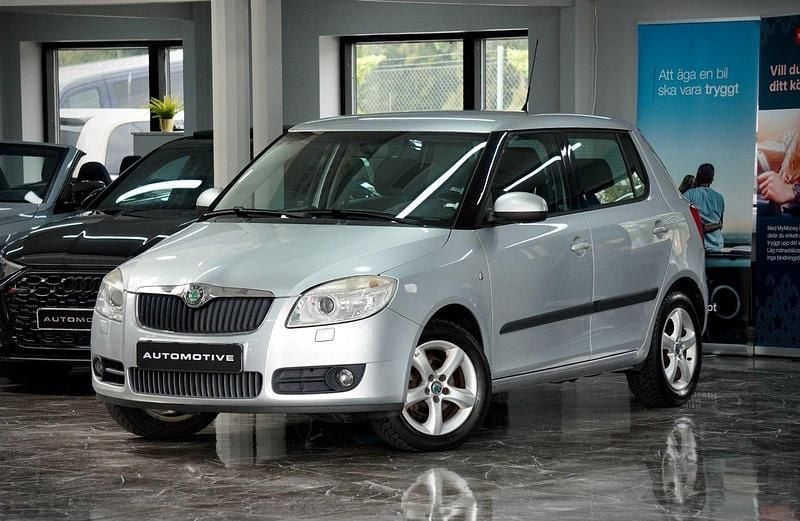 Silver Begagnad 2009 Skoda Fabia Halvkombi | 49 900 kr (Marknadspris) - Bild 1/4